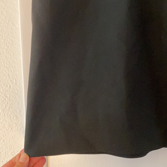 T. Babaton Black Skirt Aritzia - Picture 2 of 6